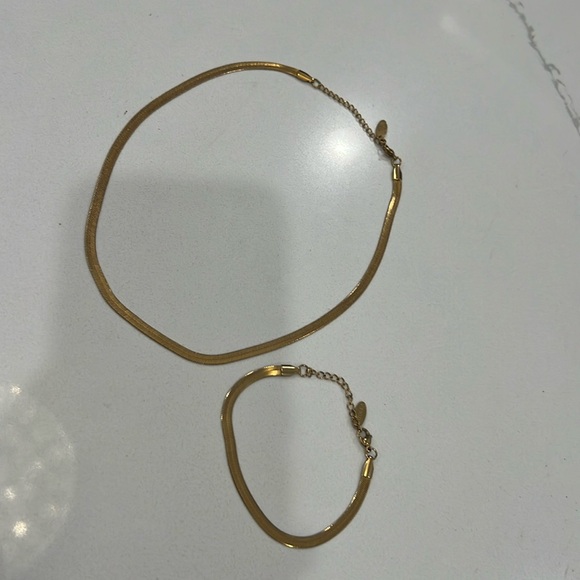 New Atolea matching necklace and bracelet - Picture 2 of 4